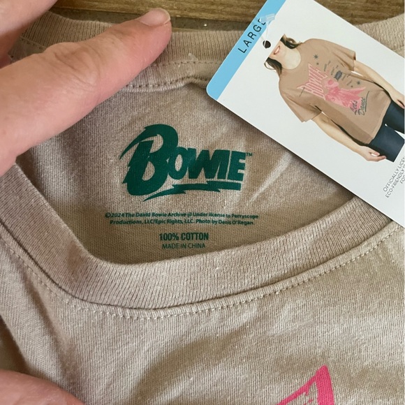 NWT David Bowie Graphic cotton short sleeve Tee in Tan and Pink- women’s large - Picture 5 of 7